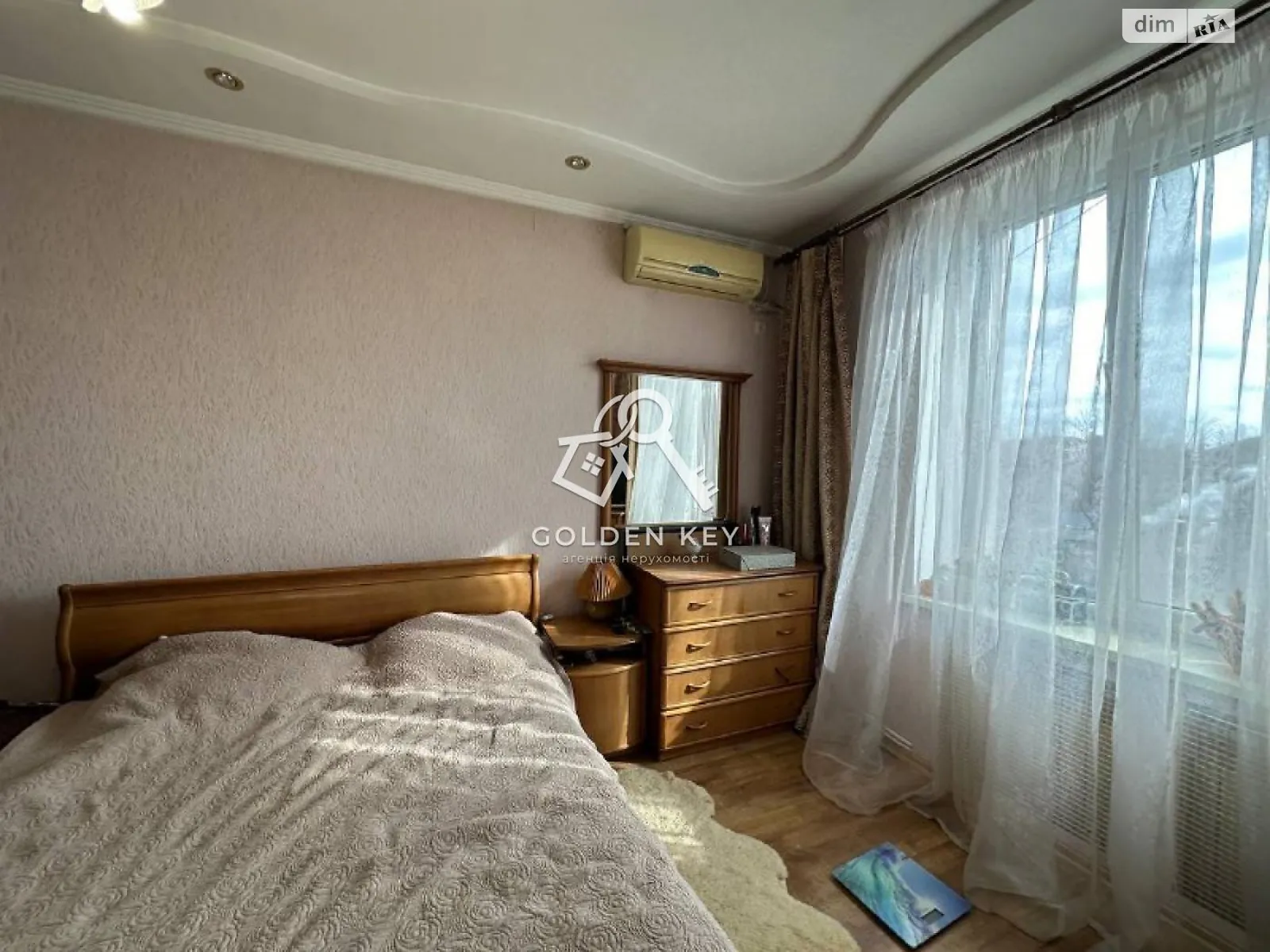 Продается 3-комнатная квартира 74 кв. м в Кривом Роге, ул. Быкова