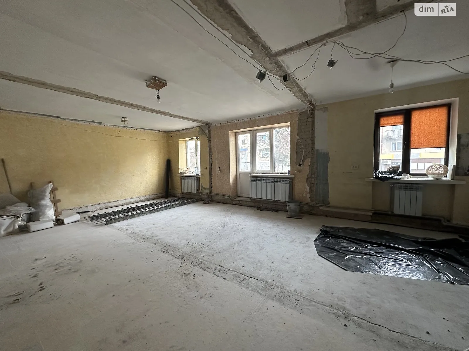 Продается 2-комнатная квартира 45 кв. м в Ровно, ул. Степана Бандеры - фото 1