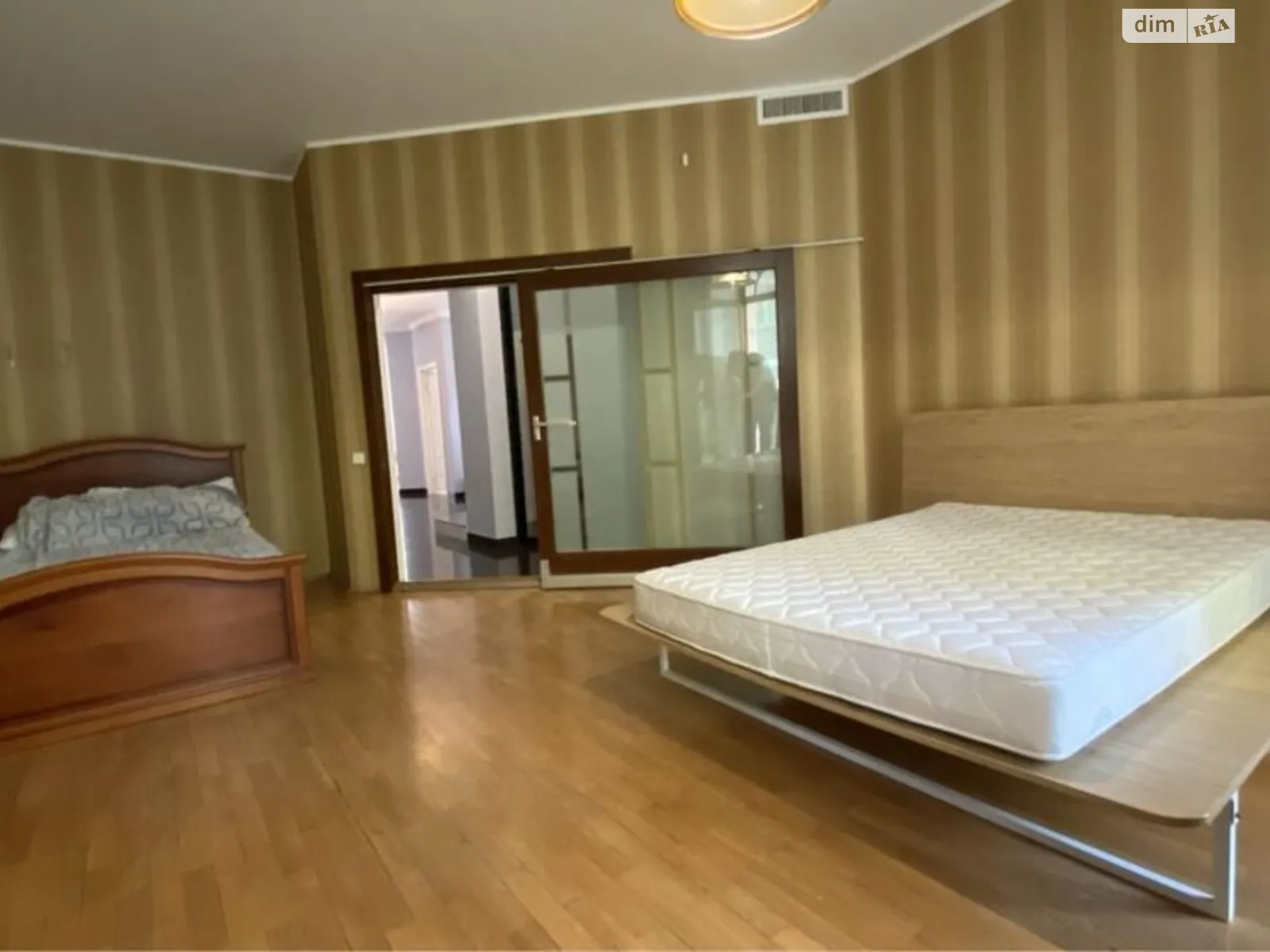 Сдается в аренду 1-комнатная квартира 130 кв. м в Киеве - фото 2