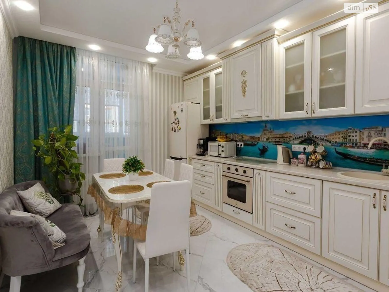 Продается 1-комнатная квартира 67 кв. м в Киеве, ул. Семьи Кульженков, 35