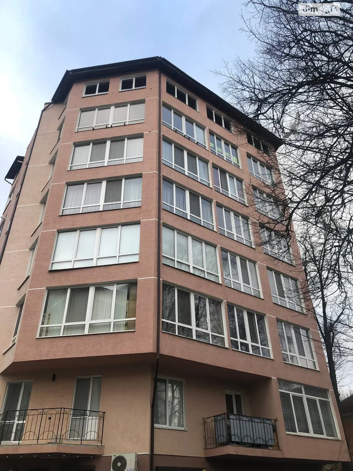 Продается 1-комнатная квартира 62.4 кв. м в Ивано-Франковске, ул. Карпатской Сечи, 3