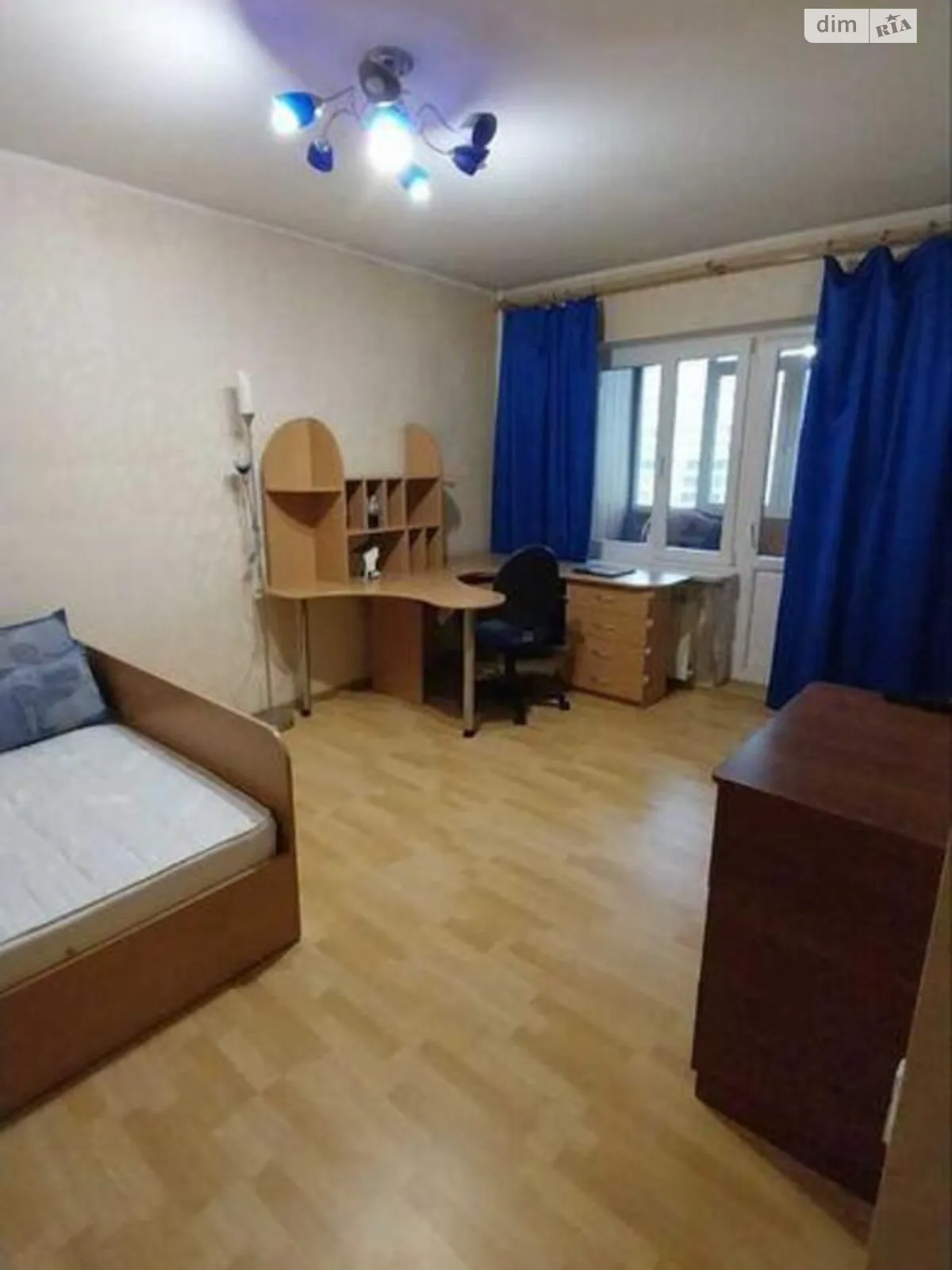 Продается 1-комнатная квартира 43 кв. м в Киеве, ул. Вишняковская, 6А