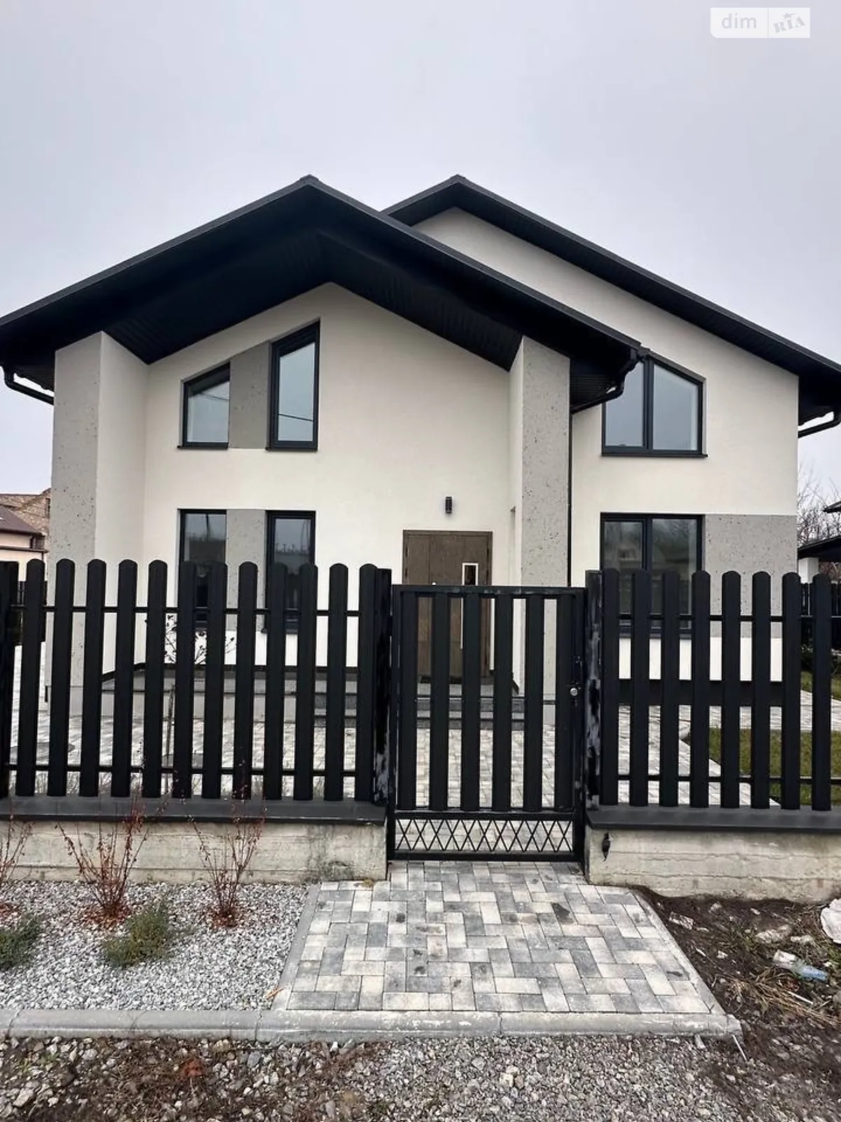 Продается дом на 2 этажа 160 кв. м с камином, цена: 175000 $ - фото 1