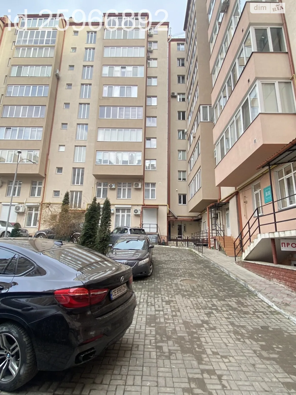 Продается 3-комнатная квартира 88 кв. м в Черновцах, ул. Героев Майдана