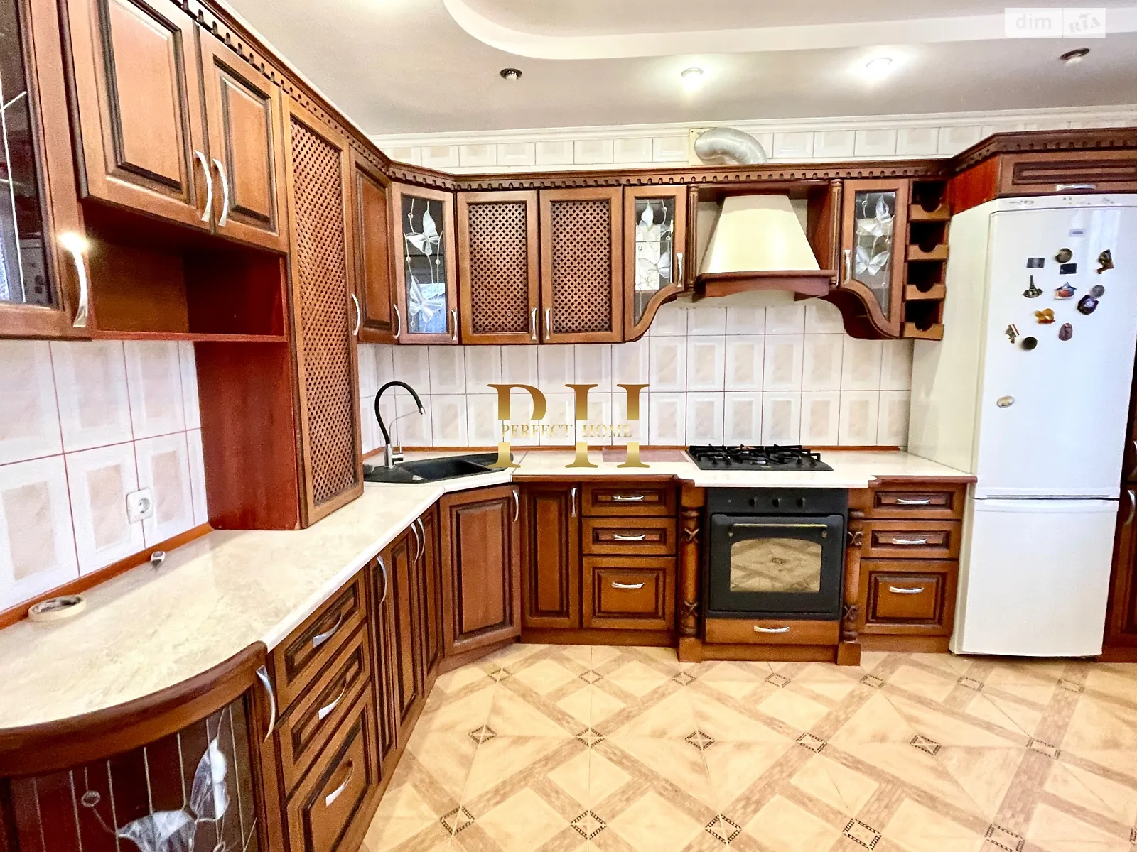 Продається будинок 2 поверховий 230 кв. м з каміном, цена: 105000 $