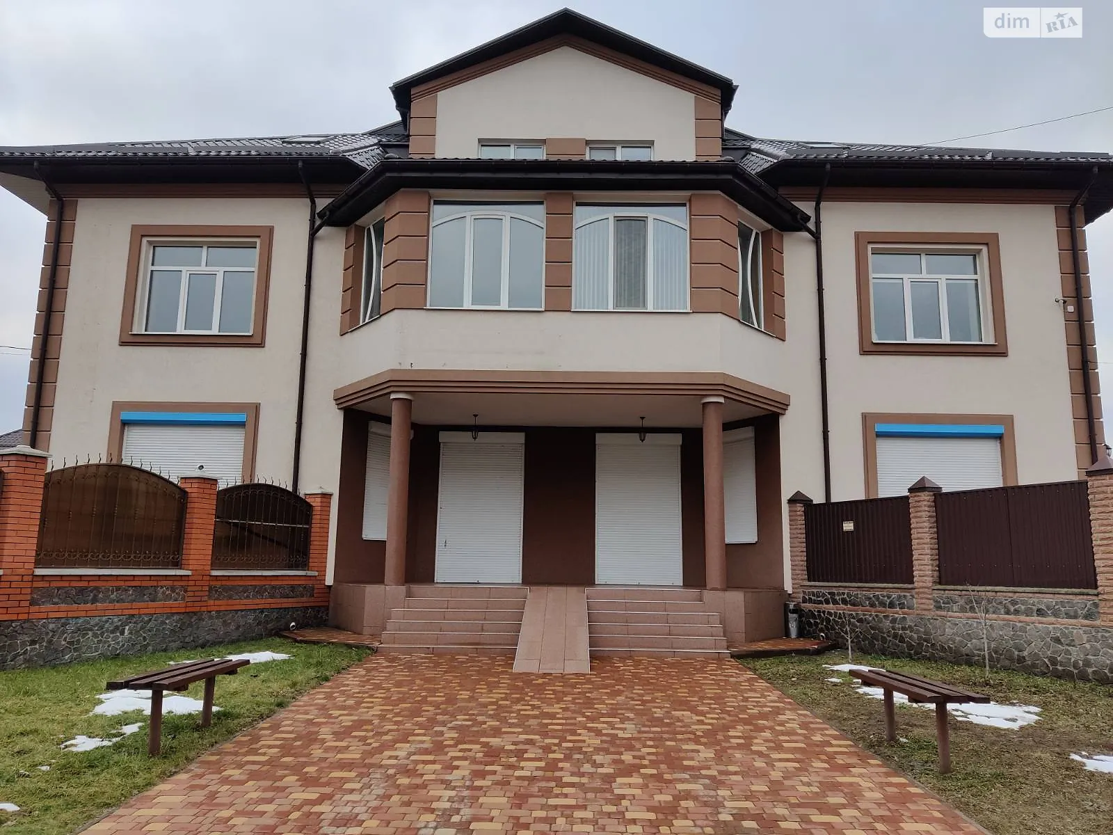 Продается дом на 3 этажа 640 кв. м с камином, цена: 180000 $ - фото 1