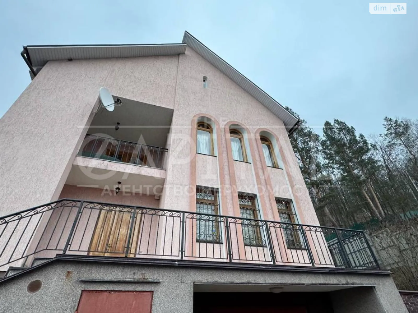 Продается дом на 3 этажа 400 кв. м с балконом - фото 2