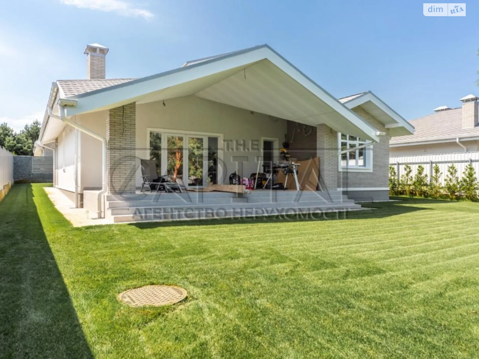 Продается дом на 2 этажа 178 кв. м с гаражом, цена: 260000 $ - фото 1