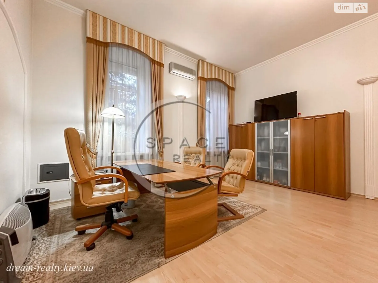 Продается офис 190 кв. м в бизнес-центре, цена: 363000 $