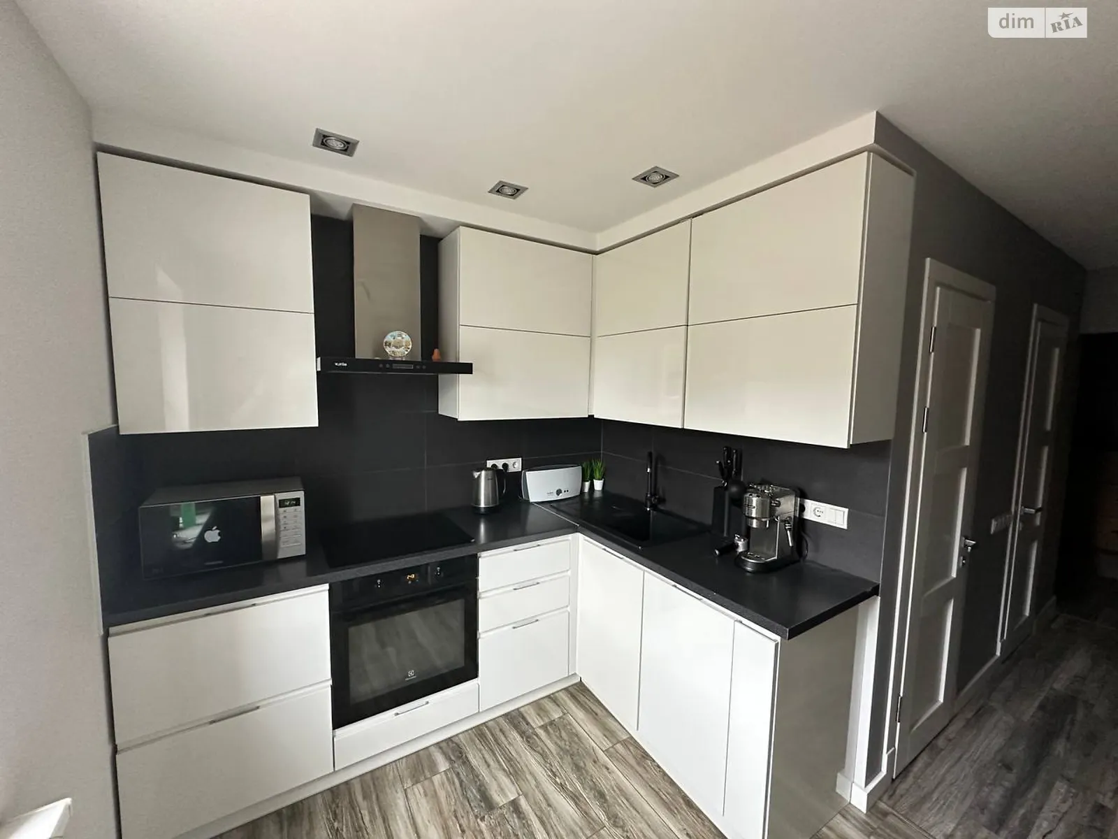 Продается 3-комнатная квартира 71 кв. м в Киеве, просп. Свободы - фото 1