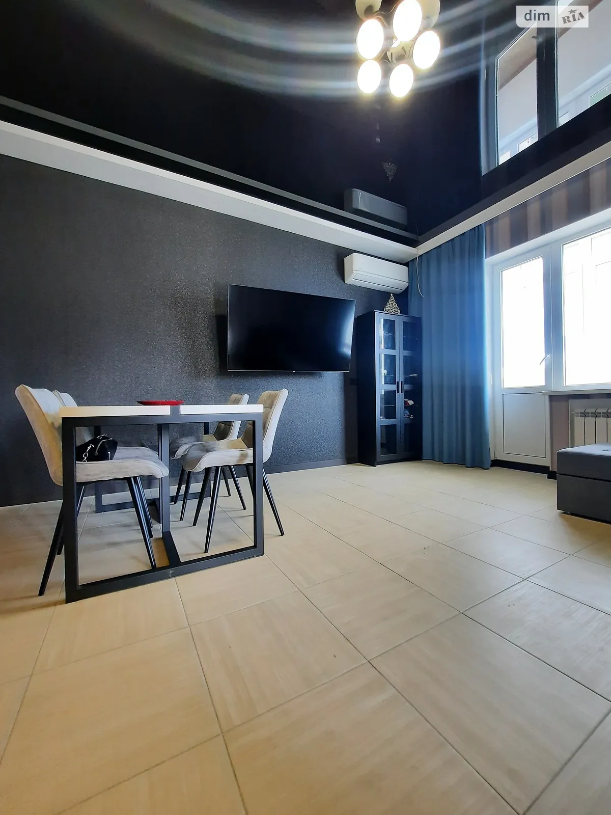 Продается 2-комнатная квартира 75 кв. м в Черноморске, ул. Радостная - фото 1