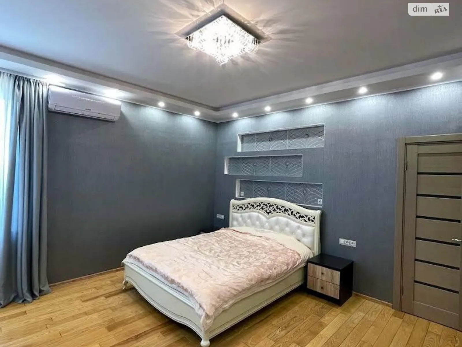 Продается 3-комнатная квартира 123 кв. м в Киеве, ул. Степана Руданского, 3А