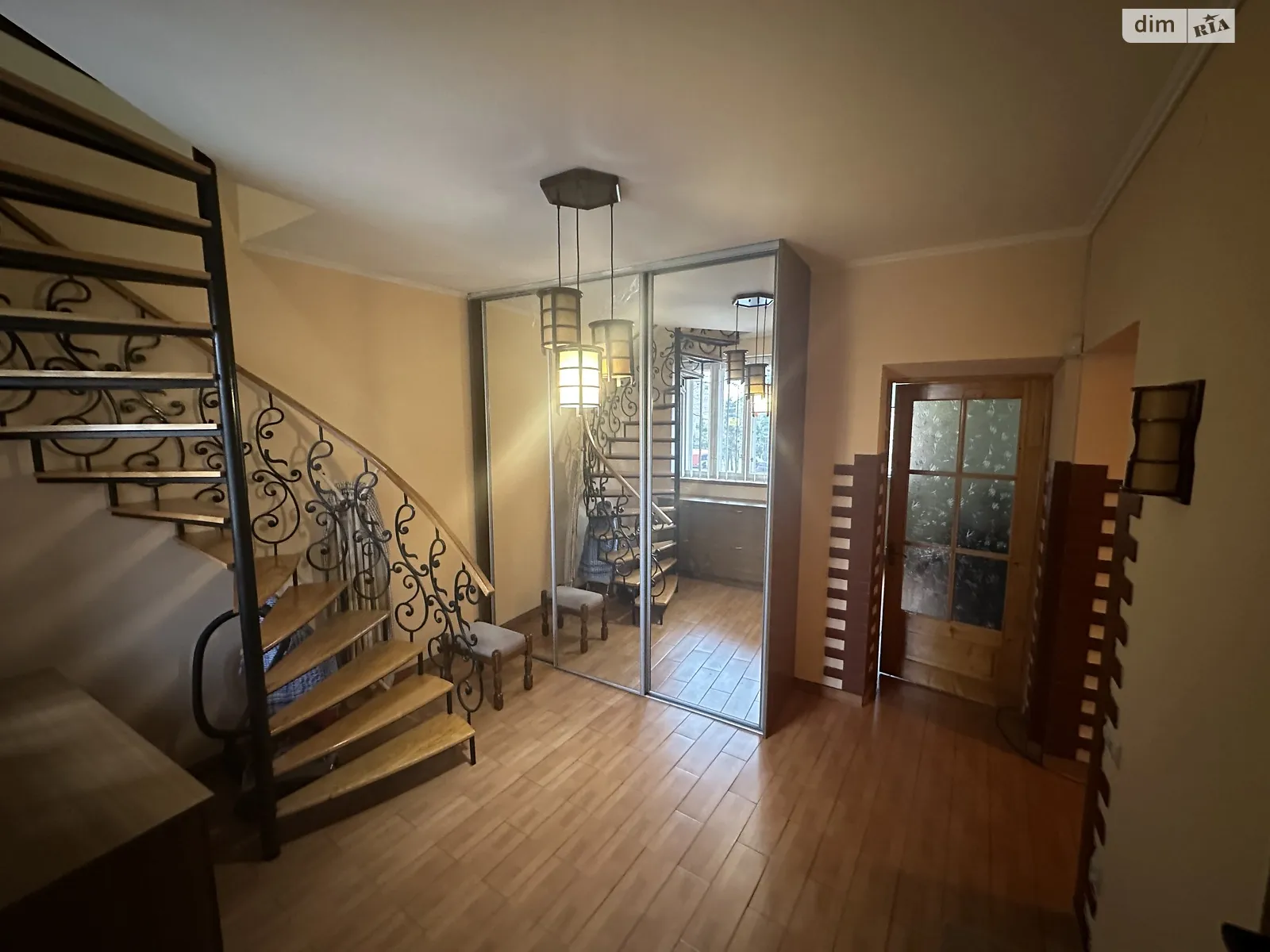 Продается 4-комнатная квартира 138.2 кв. м в Черновцах, цена: 125000 $ - фото 1