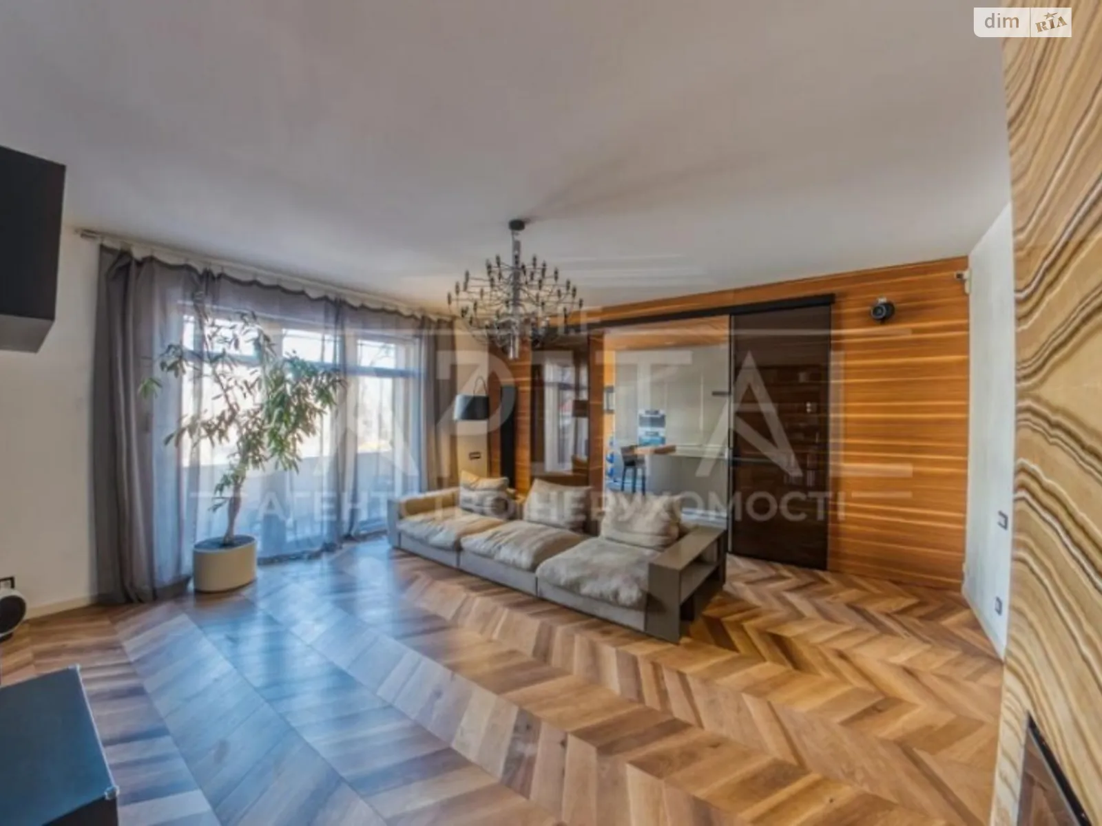 Продается 3-комнатная квартира 139 кв. м в Киеве, наб. Оболонская - фото 1