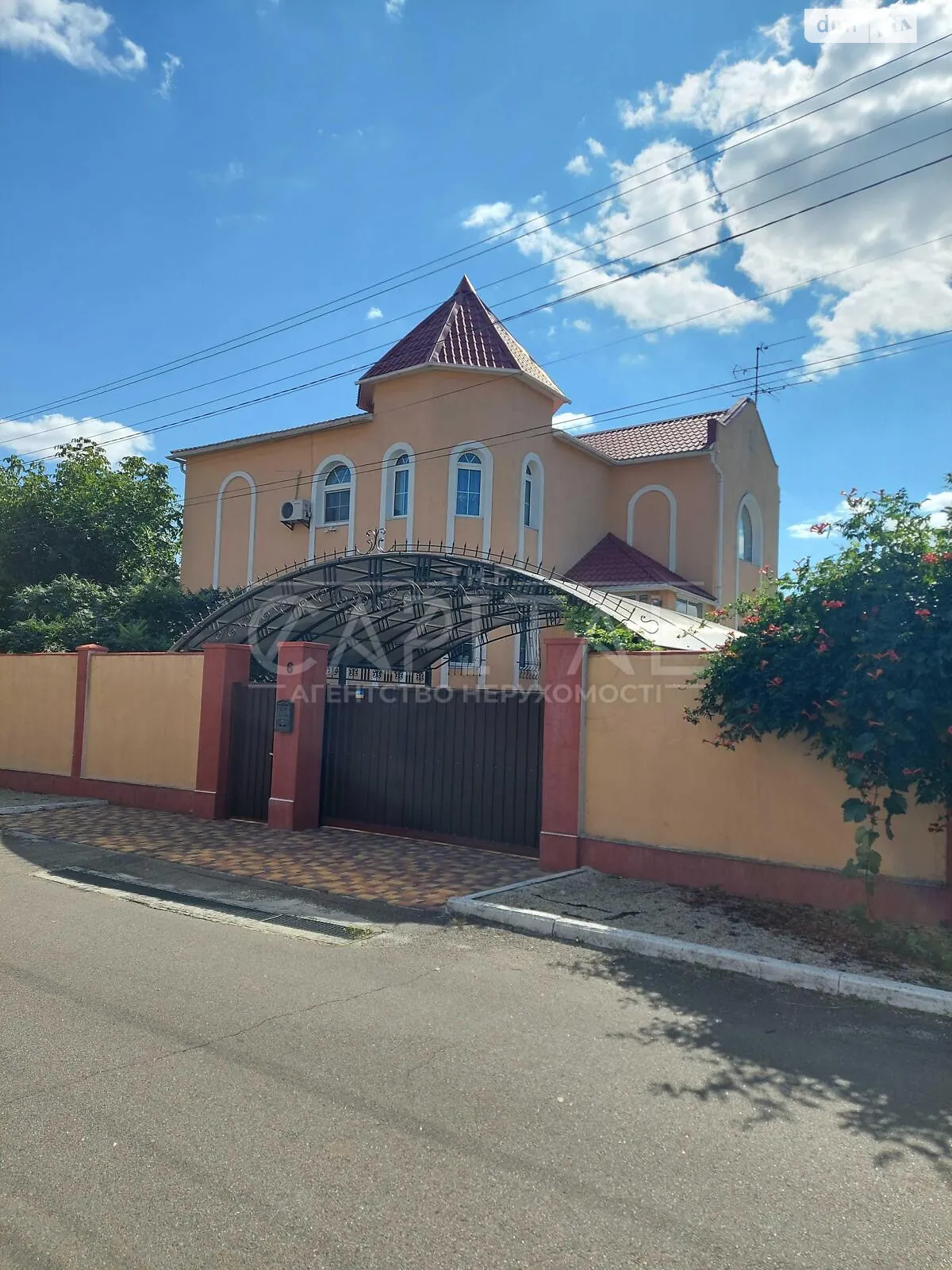 Сдается в аренду дом на 2 этажа 295 кв. м с садом, цена: 1265 $ - фото 1