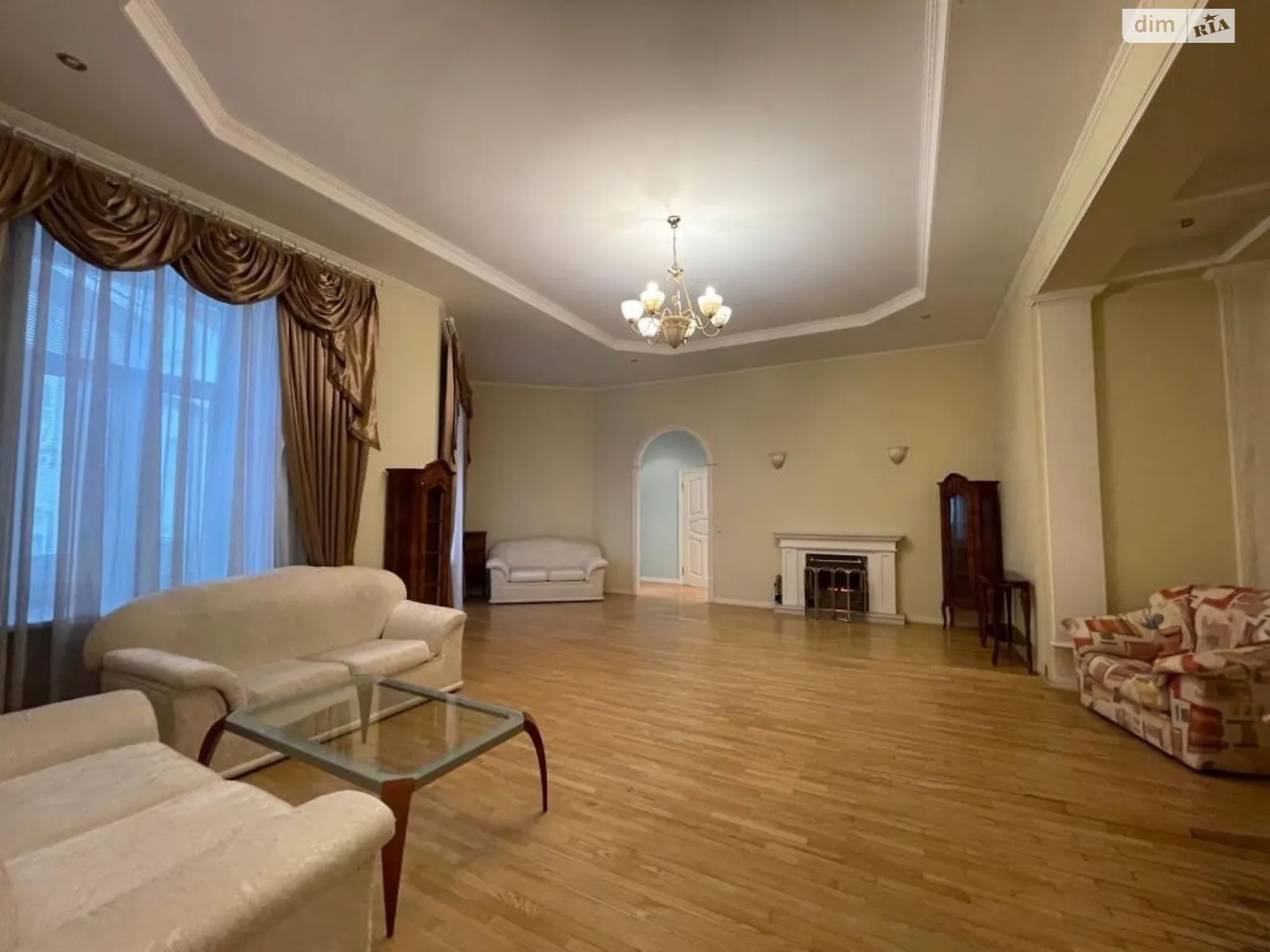 Продается 4-комнатная квартира 148 кв. м в Киеве, ул. Богдана Хмельницкого, 32