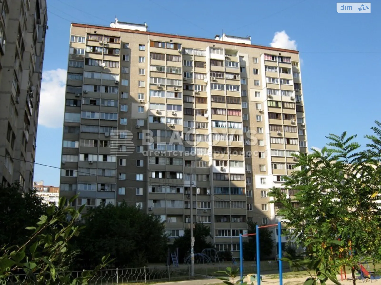 Продается 3-комнатная квартира 72 кв. м в Киеве, ул. Степана Олейника, 15