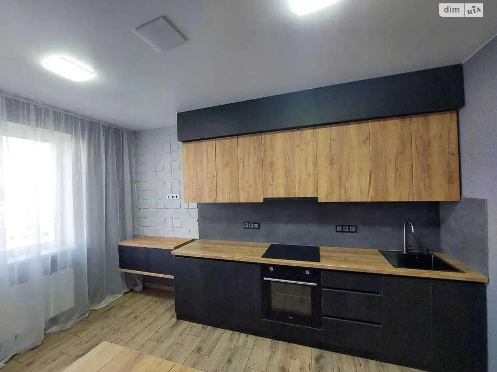 Продается 1-комнатная квартира 42 кв. м в Крыжановка, ул. Академика Сахарова, 3Д