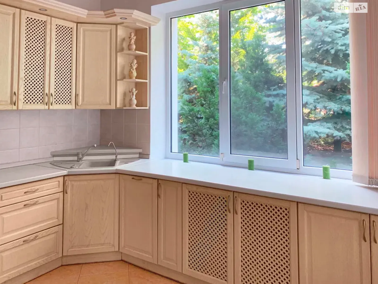 Продается дом на 2 этажа 312 кв. м с камином, цена: 350000 $ - фото 1
