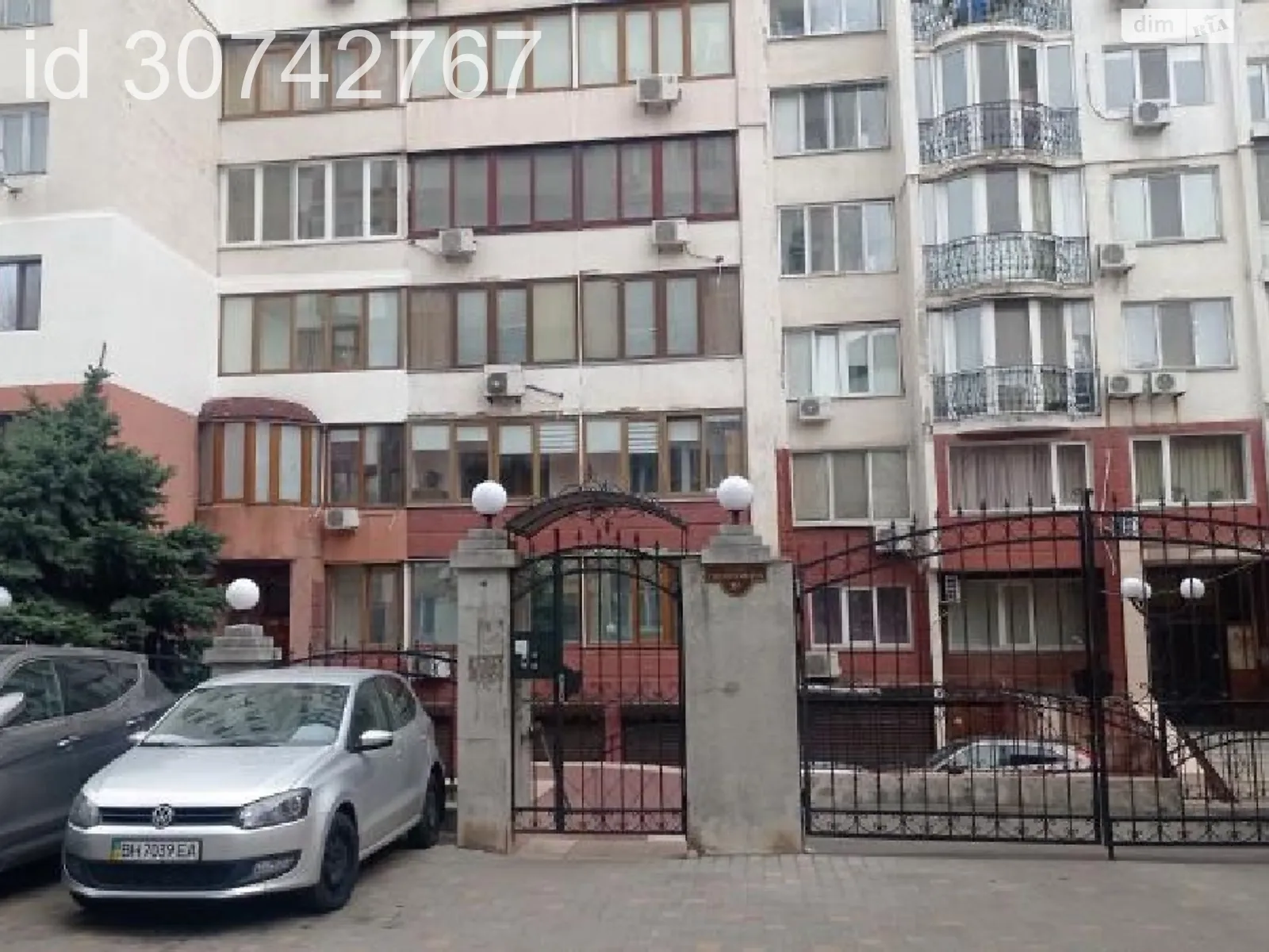 Продається 3-кімнатна квартира 110 кв. м у Одесі, вул. Леонтовича