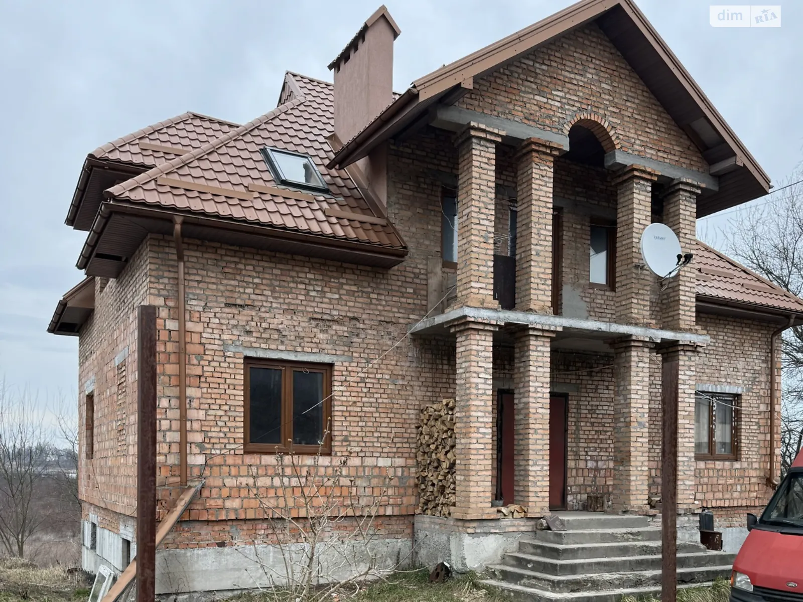 Продается дом на 2 этажа 300 кв. м с террасой, цена: 105000 $