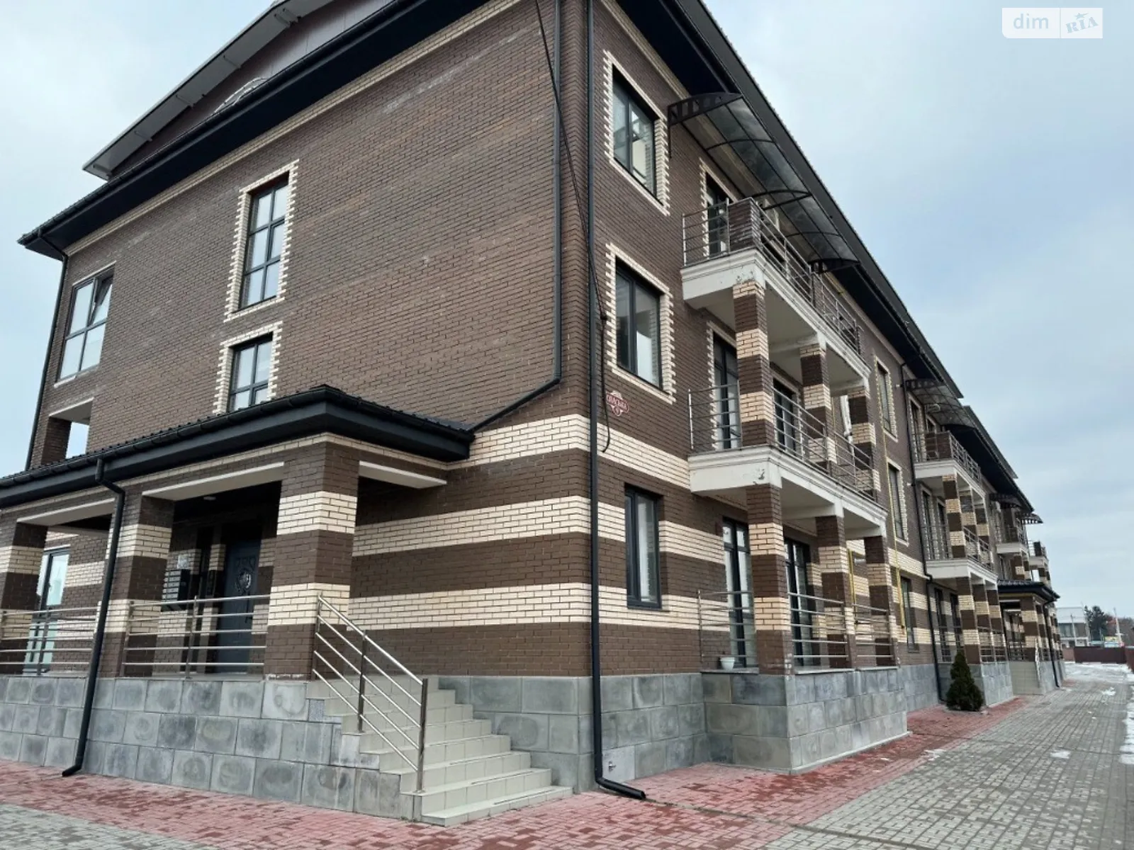 Продается 2-комнатная квартира 74 кв. м в Ровно