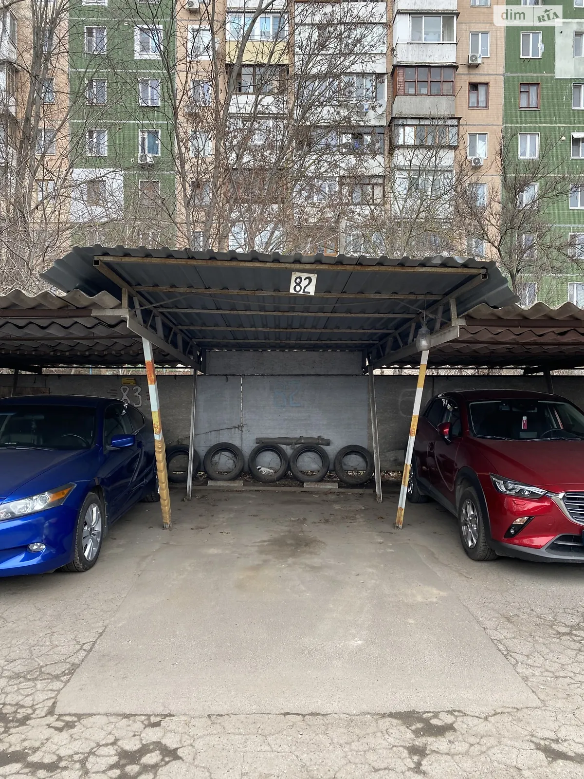 Продається місце на стоянці під легкове авто на 26 кв. м, цена: 1000 $