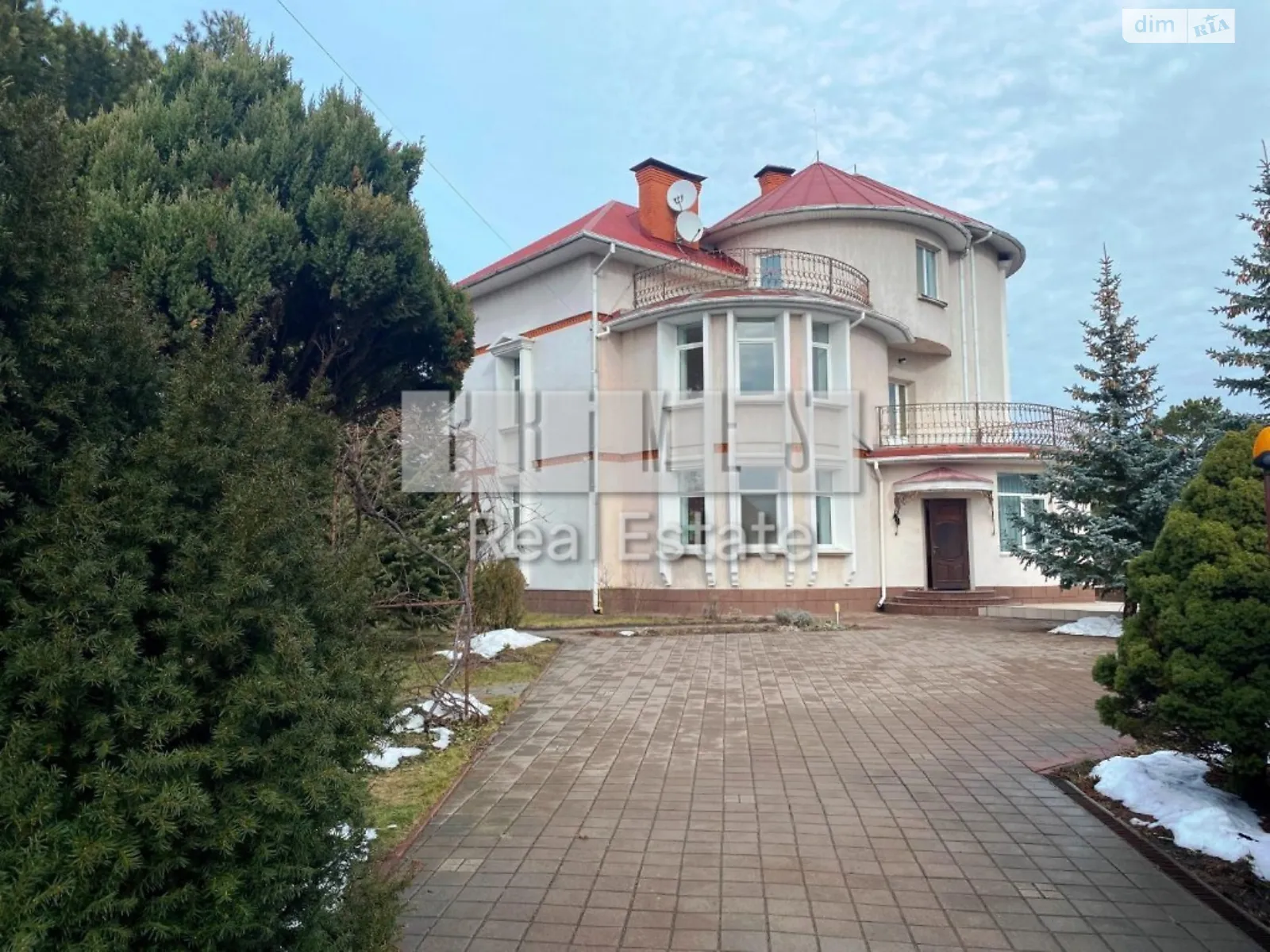 Продается дом на 3 этажа 650 кв. м с камином, цена: 370000 $