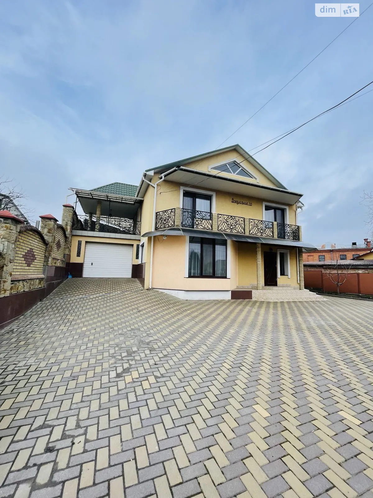 Продается дом на 2 этажа 190 кв. м с мансардой, цена: 162000 $