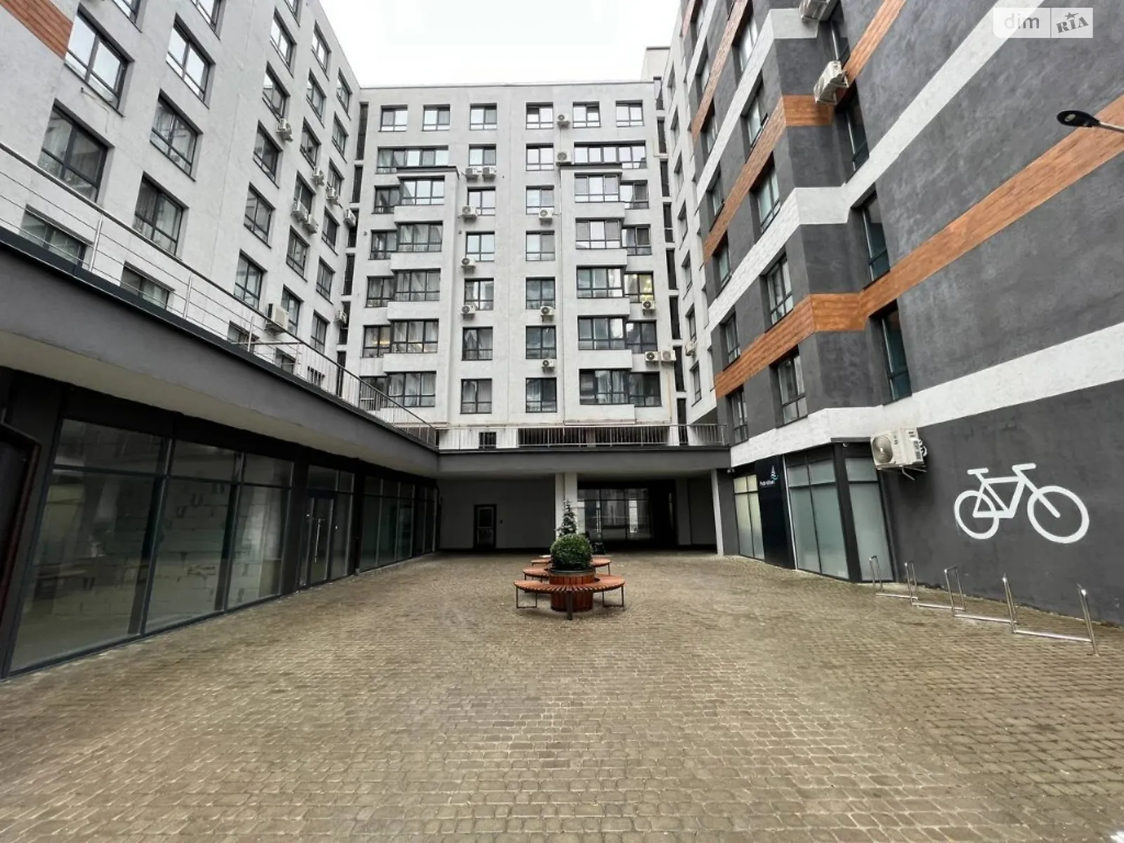 Продається 4-кімнатна квартира 143 кв. м у Львові