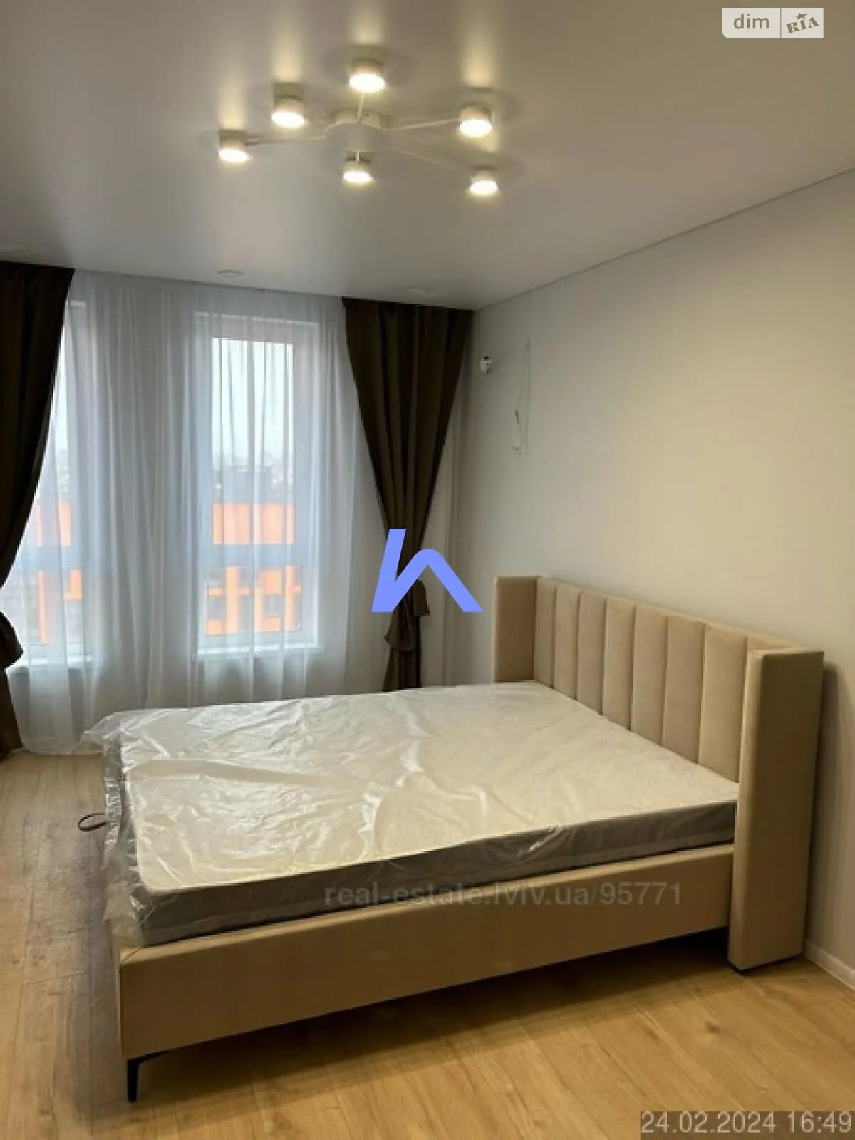 Продается 1-комнатная квартира 39.9 кв. м в Львове, ул. Стрыйская