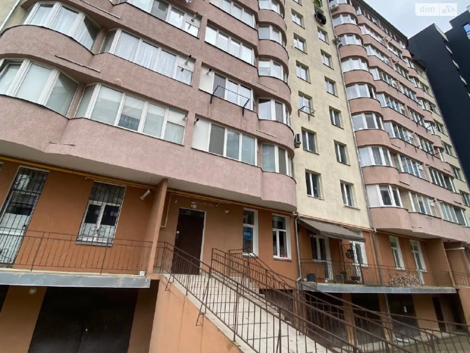 Продается 2-комнатная квартира 64 кв. м в Ивано-Франковске, ул. Химиков, 24/1 - фото 1