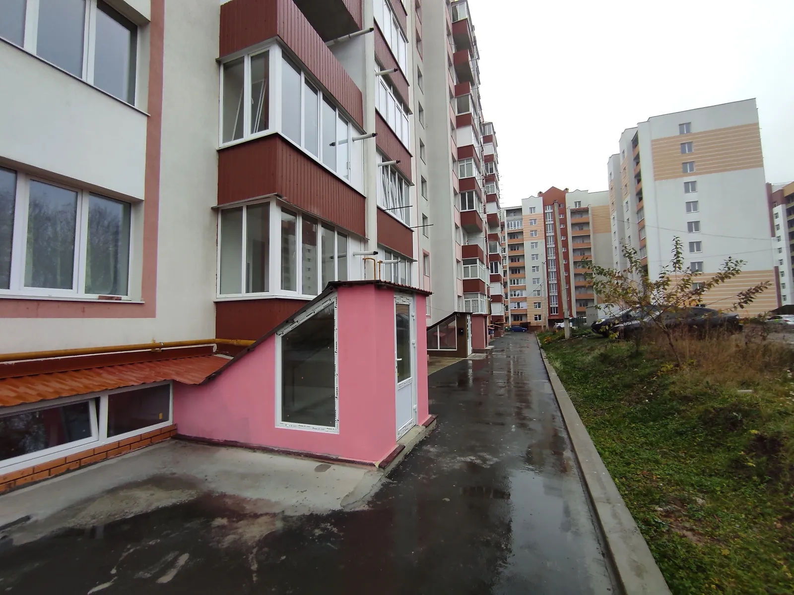 Продається офіс 65 кв. м в бізнес-центрі, цена: 22000 $