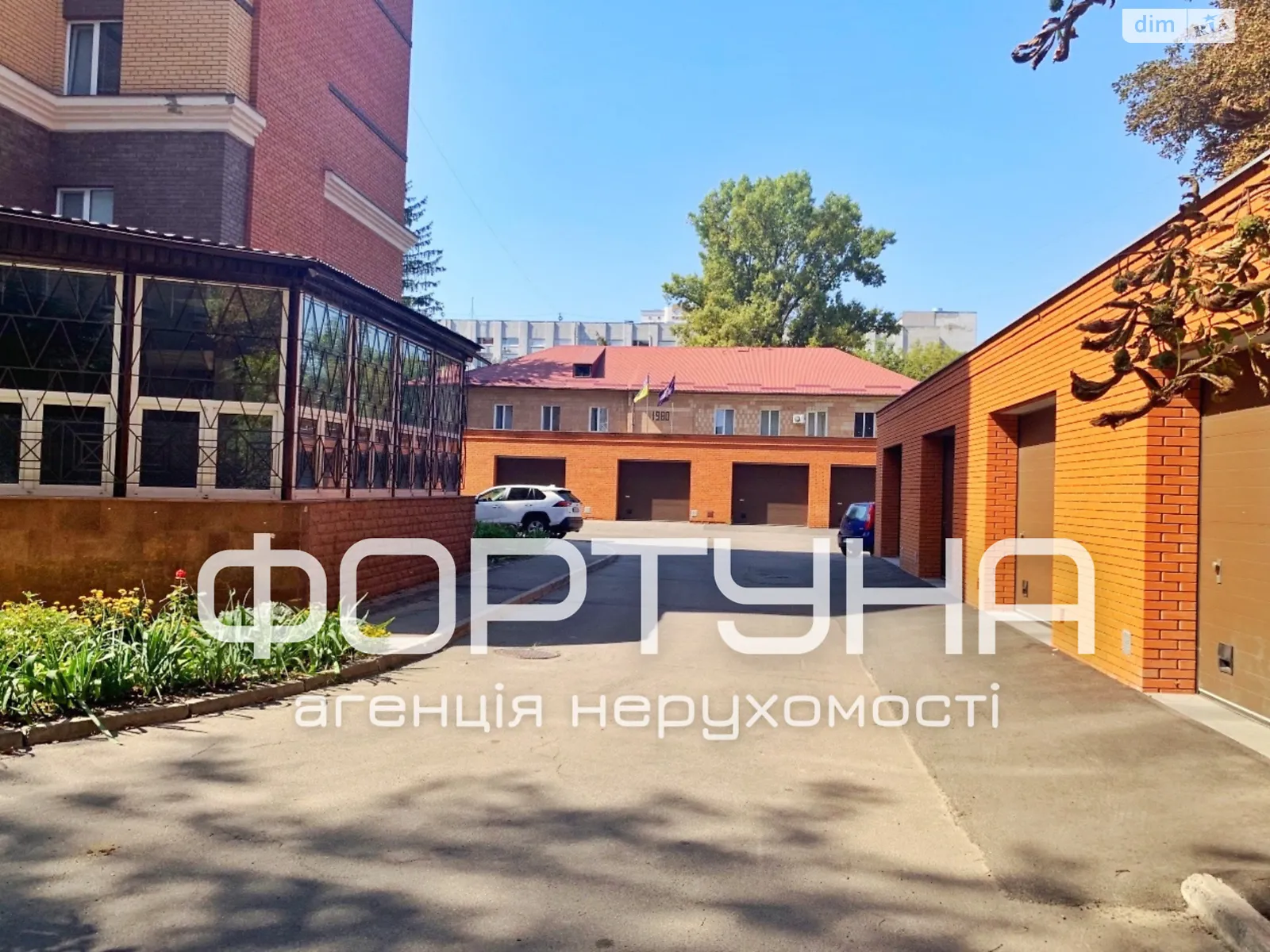 Продається 3-кімнатна квартира 90 кв. м у Полтаві, вул. Соборності, 50