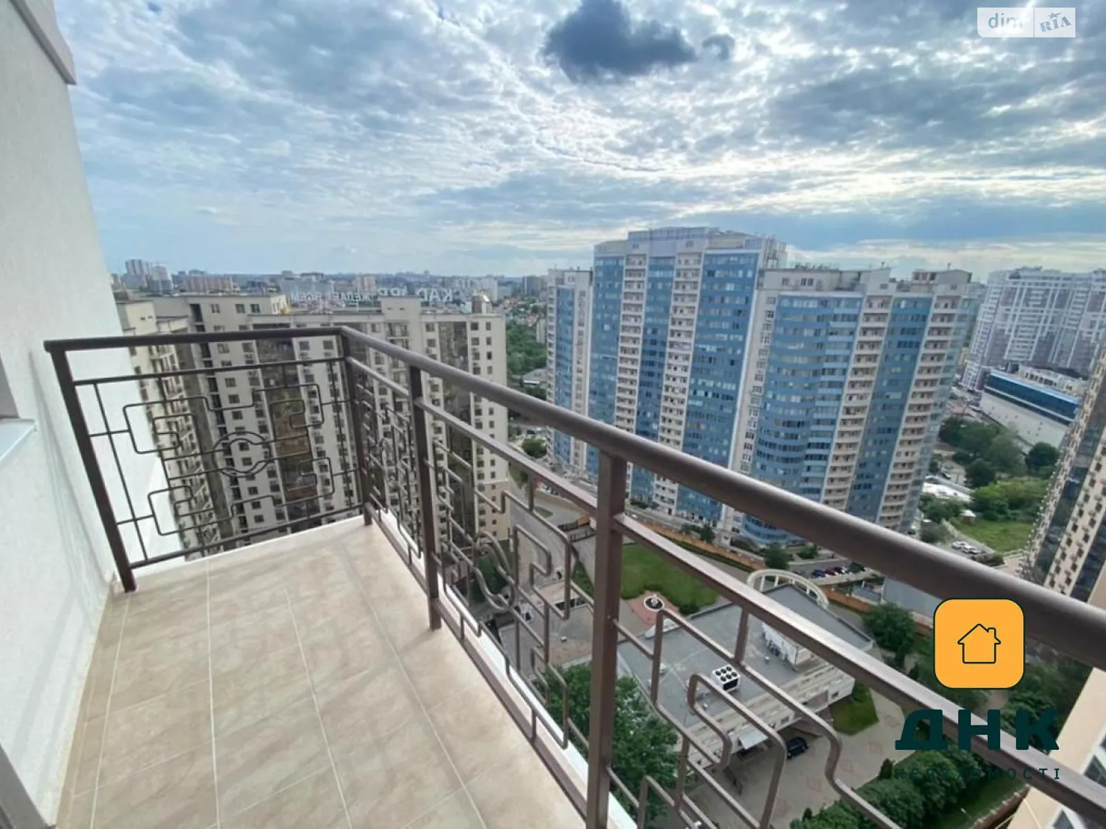 Продается 1-комнатная квартира 64 кв. м в Одессе, ул. Генуэзская, 1 корпус 3 - фото 1