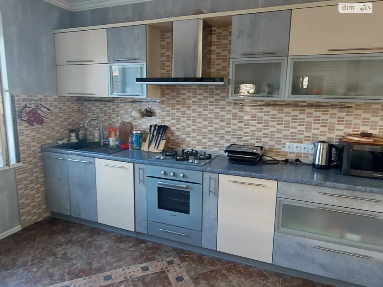 Продается дом на 2 этажа 180 кв. м с гаражом, цена: 109990 $ - фото 1
