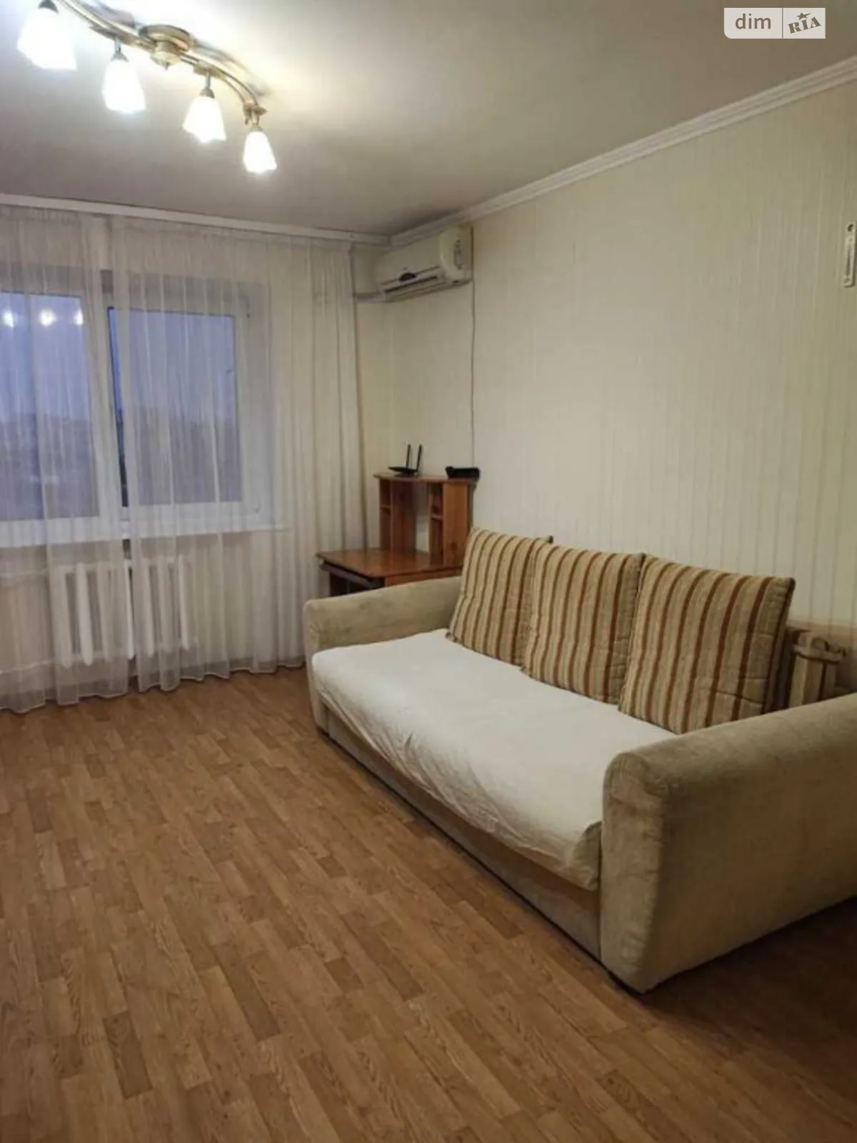 Продается 2-комнатная квартира 57 кв. м в Полтаве, ул. Ватутина