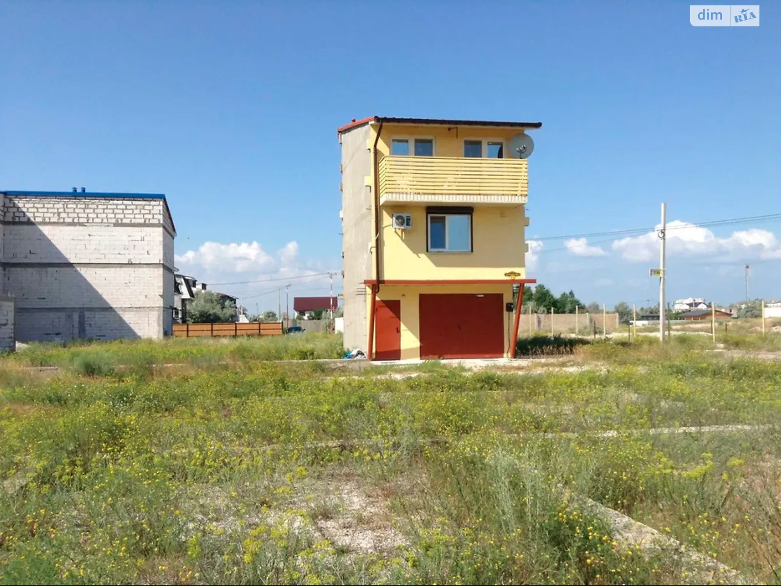 Продається будинок 3 поверховий 110 кв. м з банею/сауною, р-н жд/станці