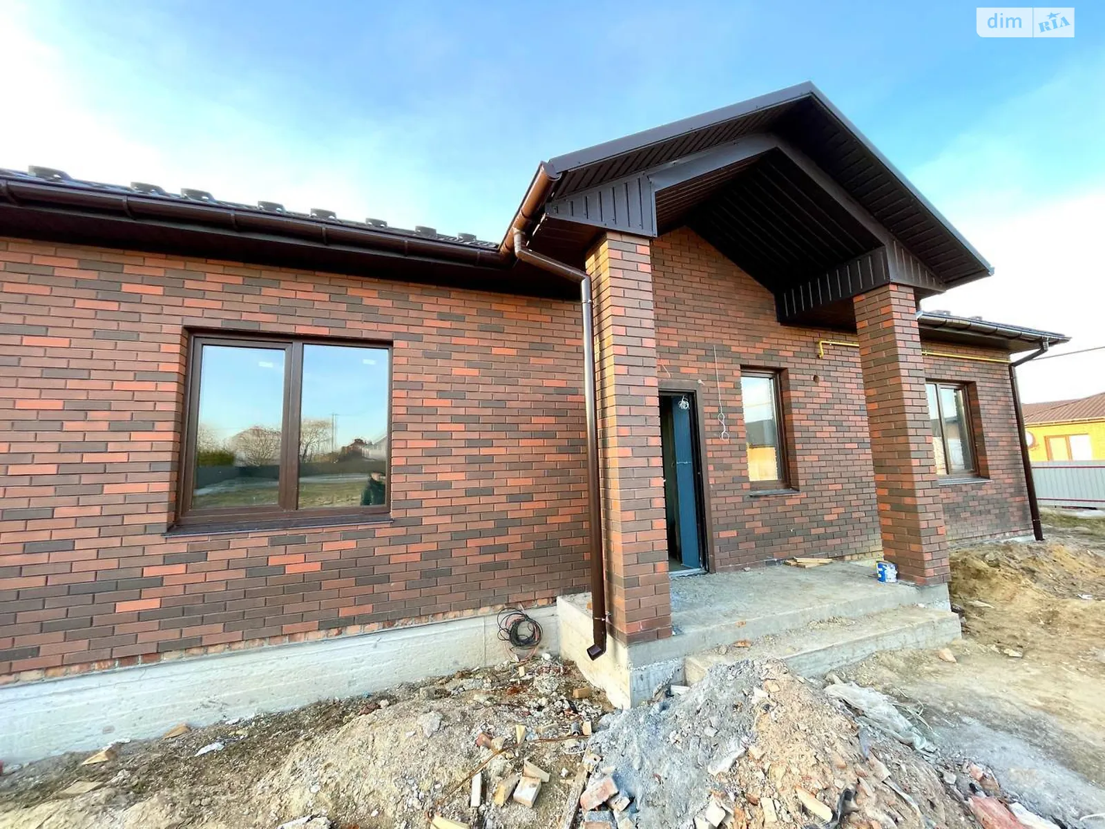 Продається одноповерховий будинок 102 кв. м з гаражем, цена: 84997 $ - фото 1