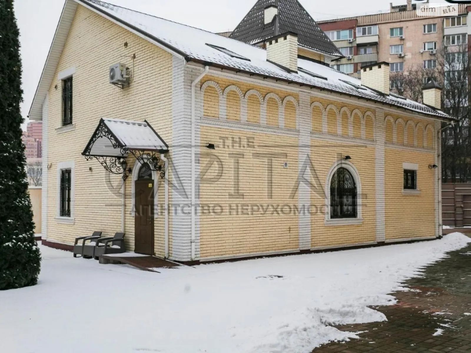 Сдается в аренду помещения свободного назначения 200 кв. м в 2-этажном здании, цена: 3800 $