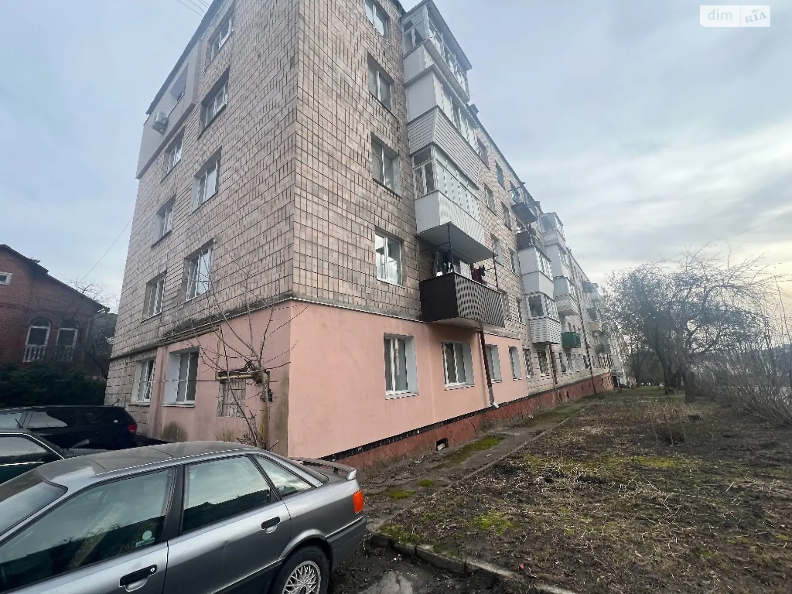 Продается 4-комнатная квартира 60.5 кв. м в Ровно