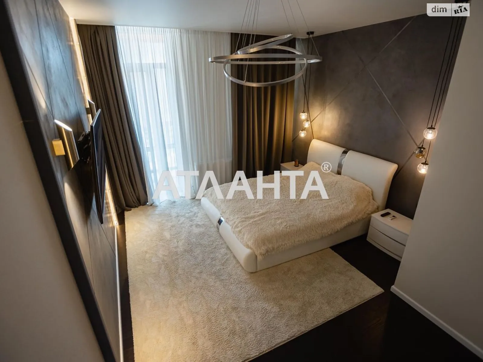 Продається 2-кімнатна квартира 102 кв. м у Одесі, плато Гагарінське, 9