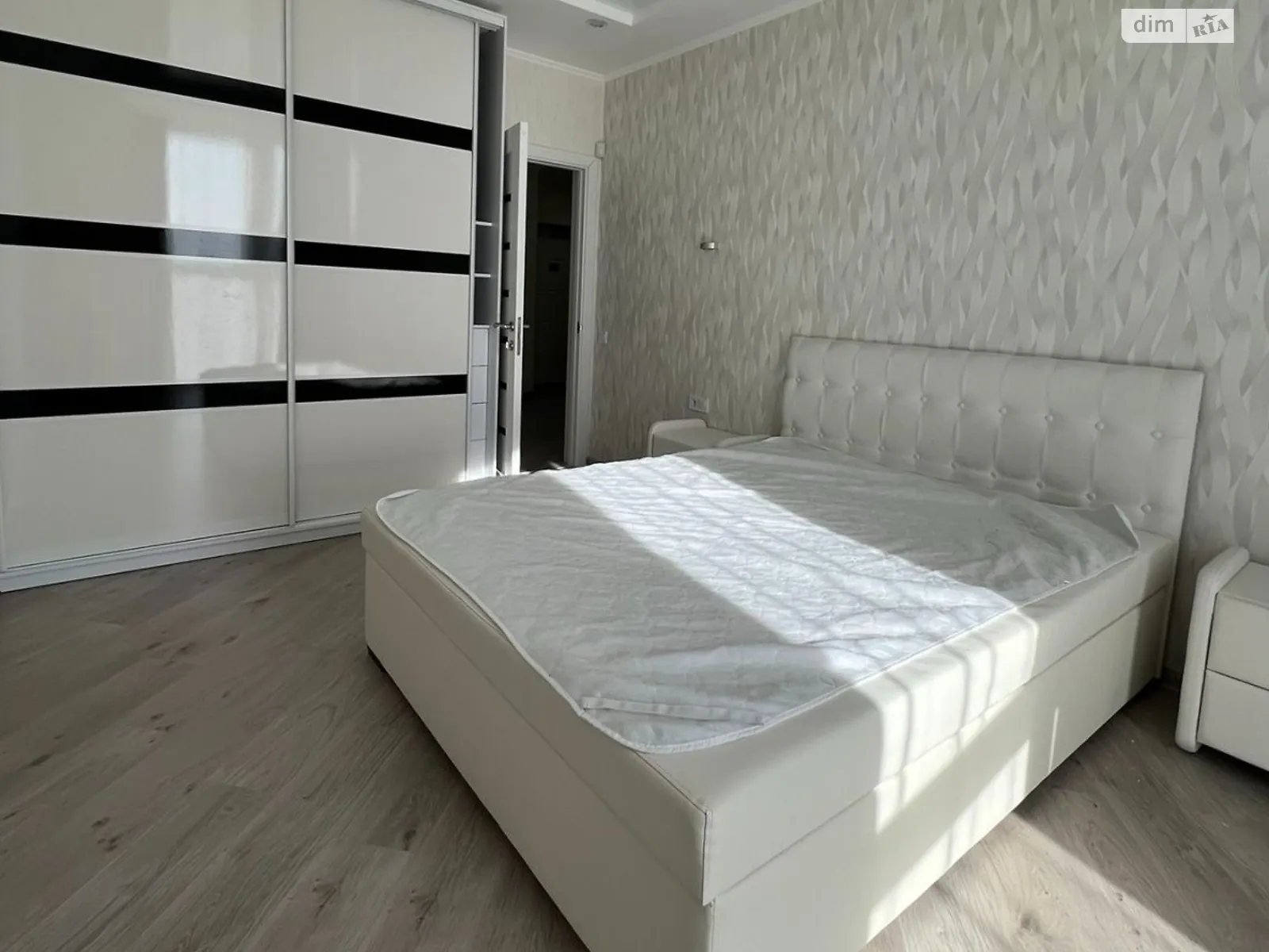 Продается 2-комнатная квартира 83 кв. м в Киеве, ул. Драгоманова, 2Б - фото 1
