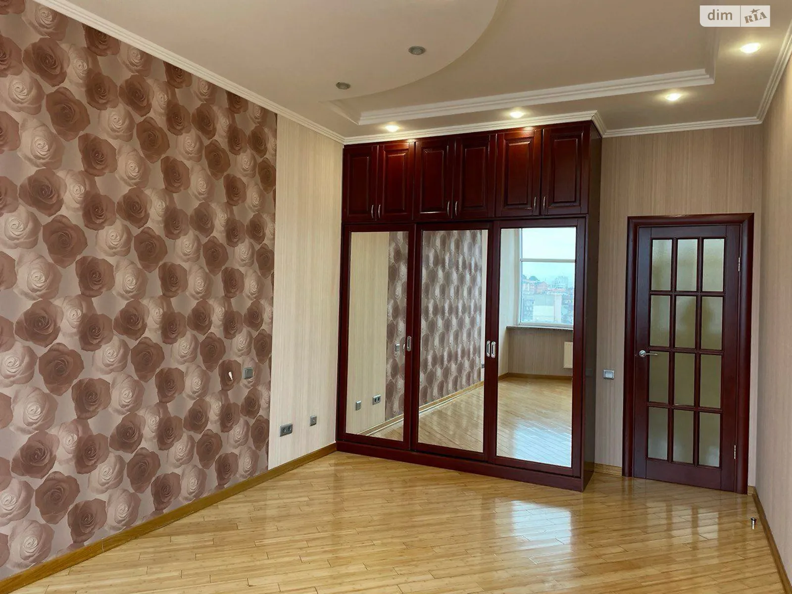 Продается 4-комнатная квартира 280 кв. м в Киеве, ул. Богдана Хмельницкого, 47