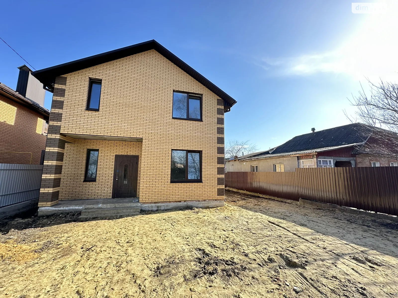 Продается дом на 2 этажа 120 кв. м с гаражом, цена: 92000 $ - фото 1