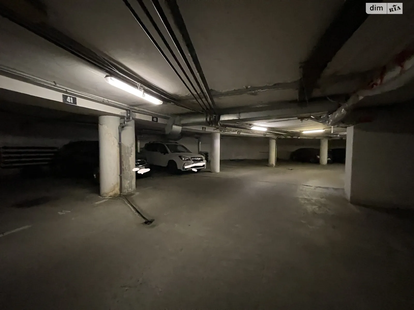 Продается подземный паркинг универсальный на 192 кв. м, цена: 15500 $