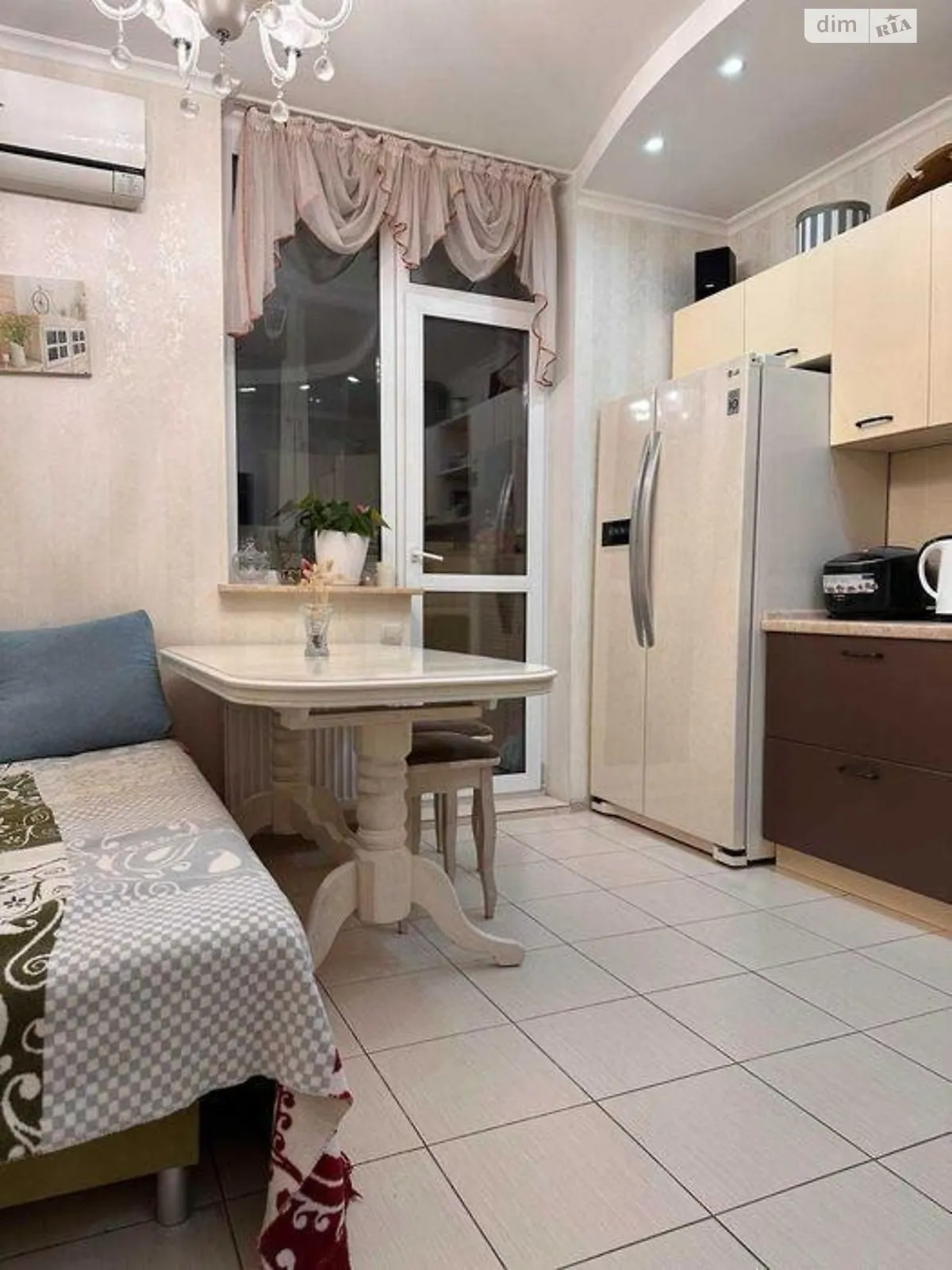 Продается 4-комнатная квартира 126 кв. м в Киеве, ул. Михаила Максимовича, 3Г