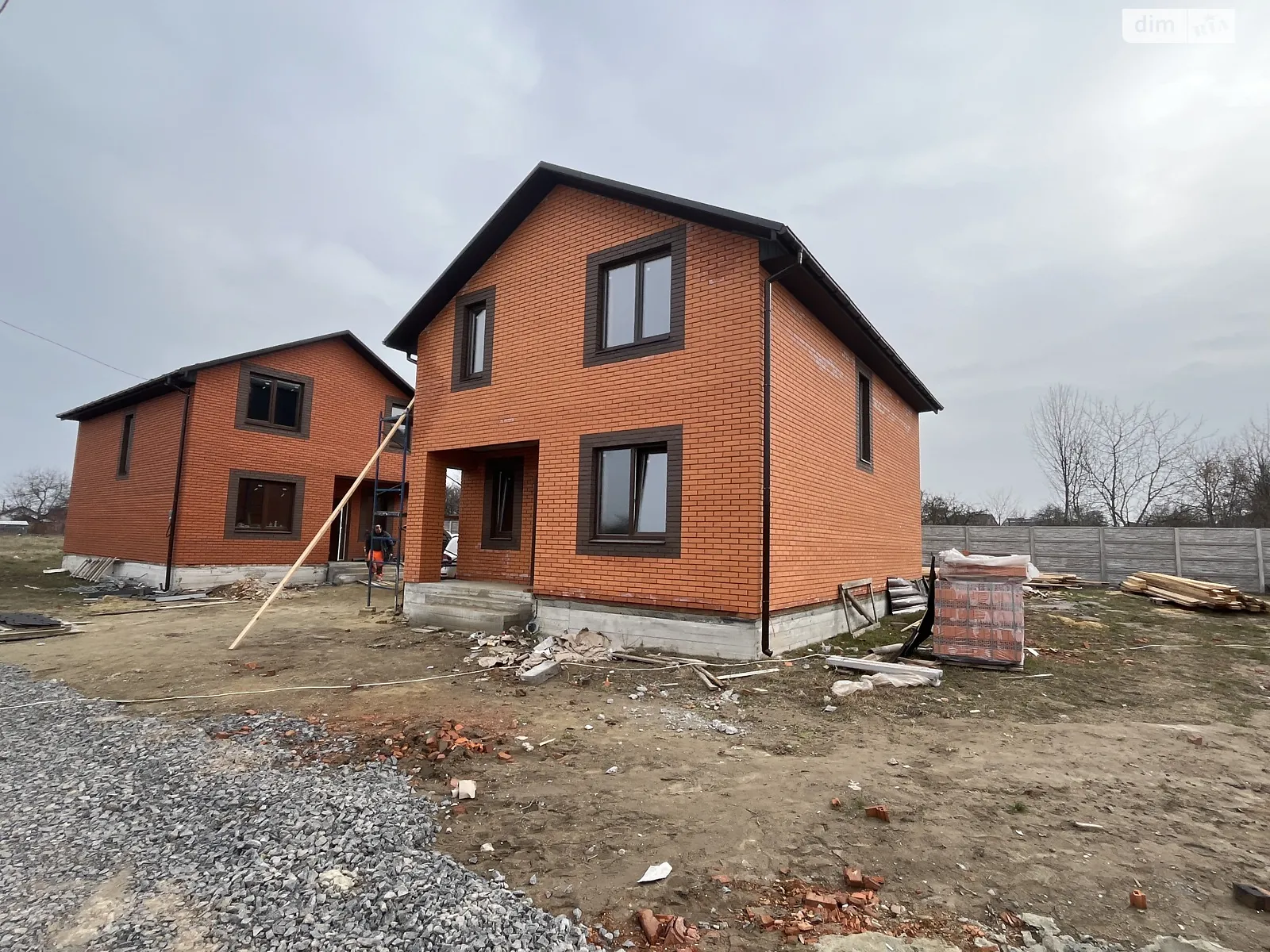 Продается дом на 2 этажа 120 кв. м с садом, цена: 83000 $ - фото 1