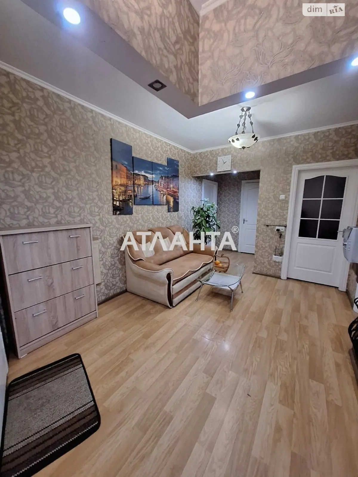 Продается 3-комнатная квартира 80 кв. м в Вишневом, ул. Южная