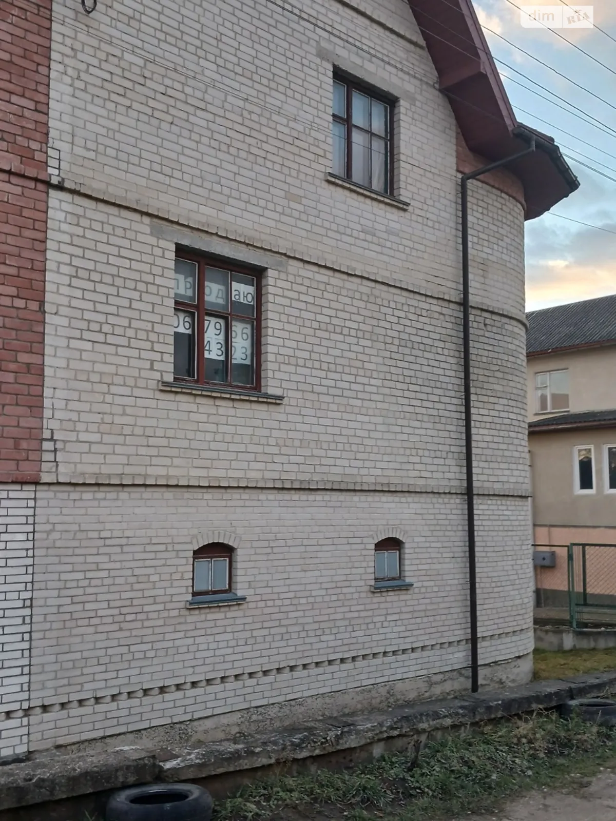 Продается дом на 2 этажа 160 кв. м с беседкой, цена: 35000 $ - фото 1